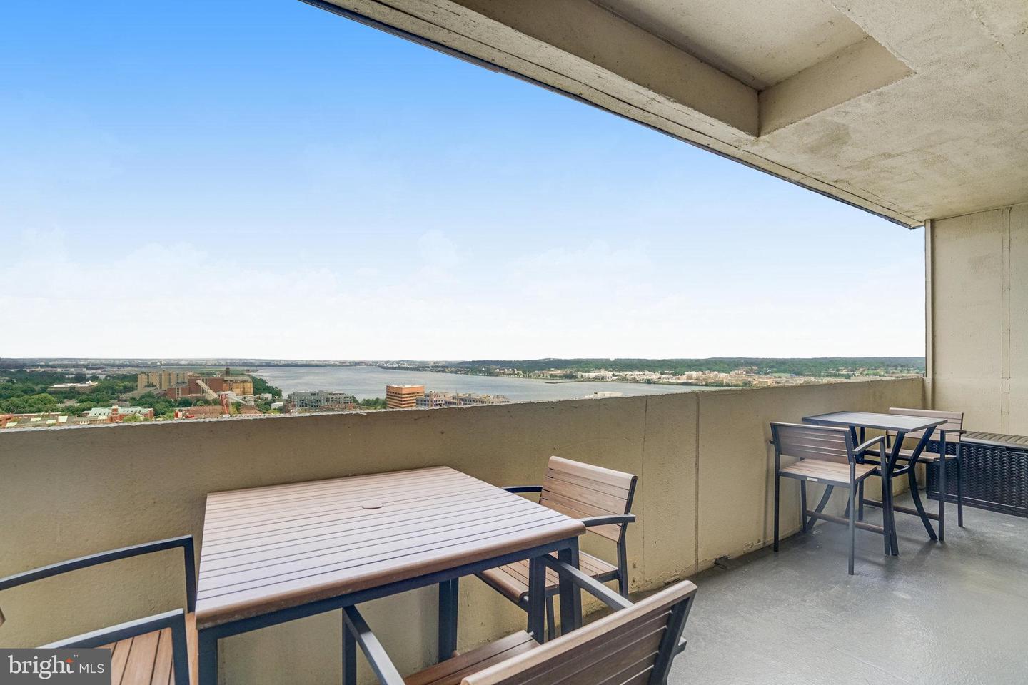 400 MADISON ST #704, ALEXANDRIA, Virginia 22314, 2 Bedrooms Bedrooms, ,2 BathroomsBathrooms,Residential,For sale,400 MADISON ST #704,VAAX2042638 MLS # VAAX2042638