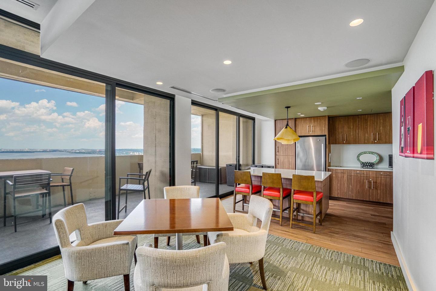 400 MADISON ST #704, ALEXANDRIA, Virginia 22314, 2 Bedrooms Bedrooms, ,2 BathroomsBathrooms,Residential,For sale,400 MADISON ST #704,VAAX2042638 MLS # VAAX2042638