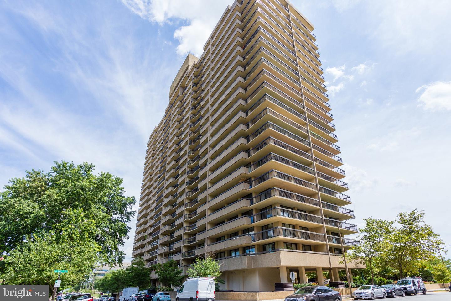 400 MADISON ST #704, ALEXANDRIA, Virginia 22314, 2 Bedrooms Bedrooms, ,2 BathroomsBathrooms,Residential,For sale,400 MADISON ST #704,VAAX2042638 MLS # VAAX2042638