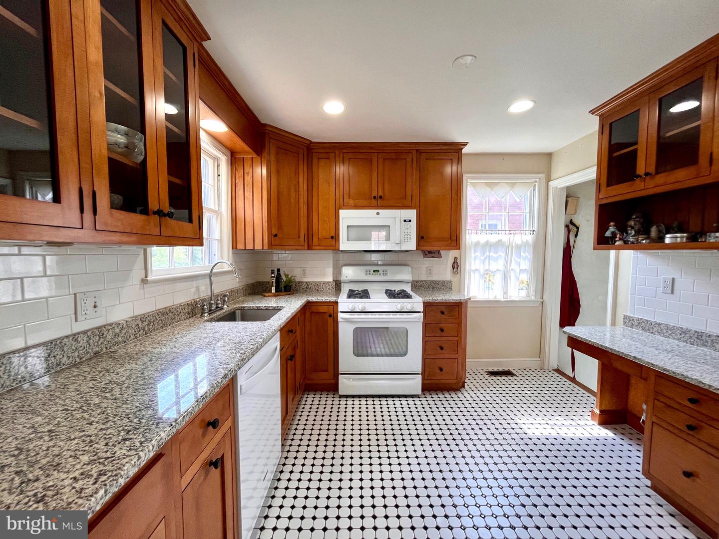 6012 19TH ST N, ARLINGTON, Virginia 22205, 3 Bedrooms Bedrooms, ,1 BathroomBathrooms,Residential,For sale,6012 19TH ST N,VAAR2054684 MLS # VAAR2054684