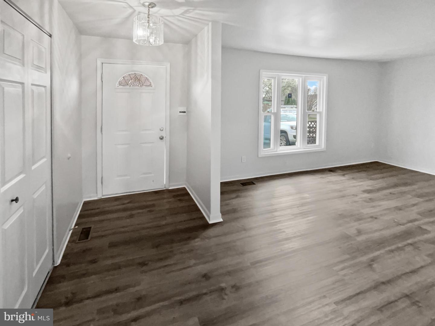 723 N YORK RD, STERLING, Virginia 20164, 3 Bedrooms Bedrooms, ,2 BathroomsBathrooms,Residential,For sale,723 N YORK RD,VALO2092648 MLS # VALO2092648