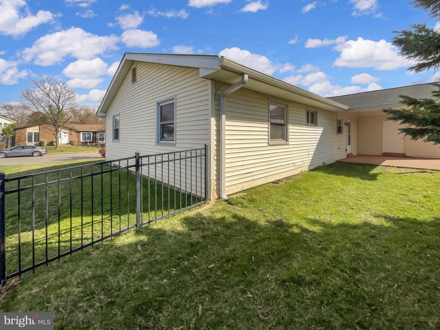 723 N YORK RD, STERLING, Virginia 20164, 3 Bedrooms Bedrooms, ,2 BathroomsBathrooms,Residential,For sale,723 N YORK RD,VALO2092648 MLS # VALO2092648