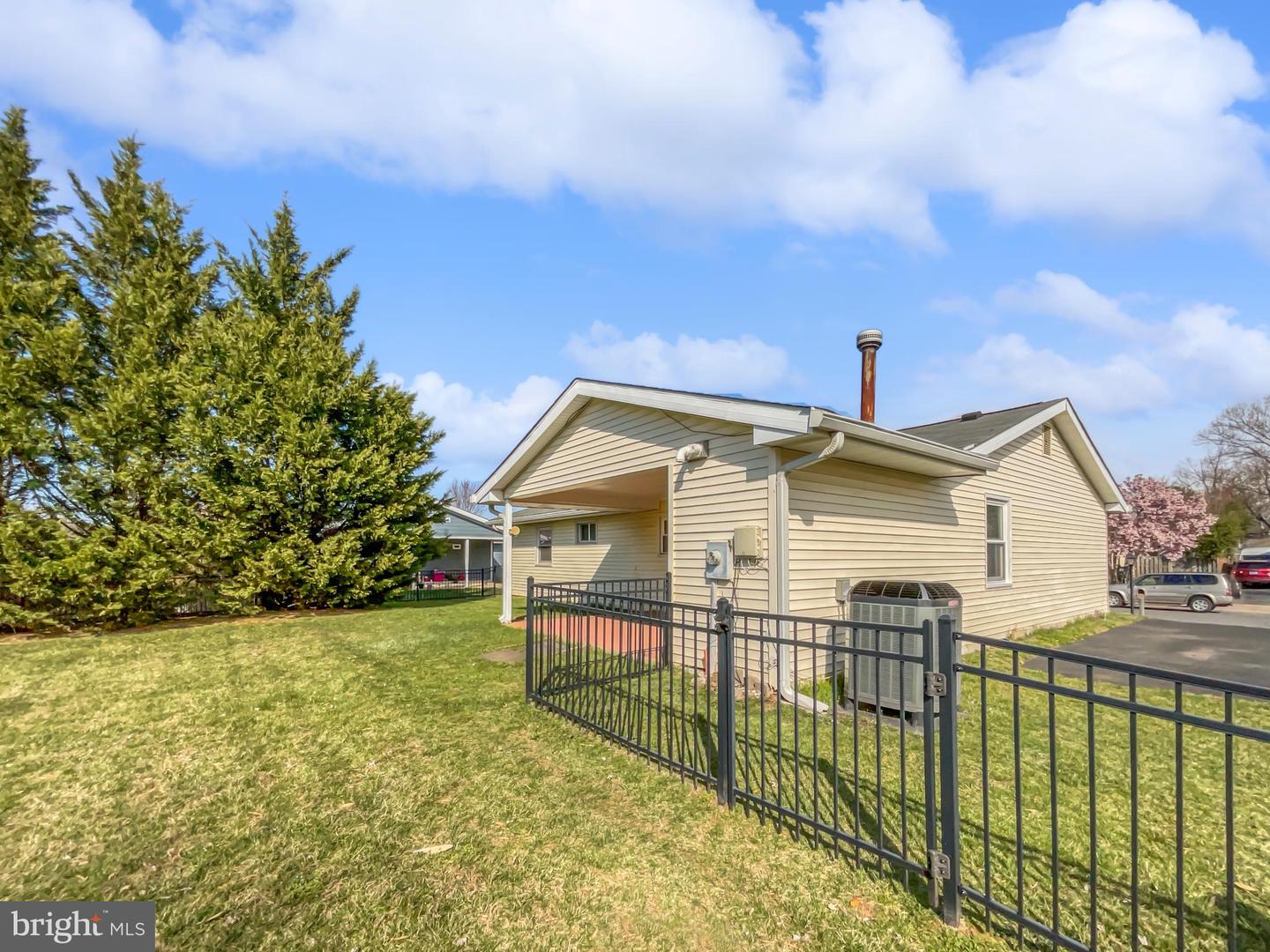 723 N YORK RD, STERLING, Virginia 20164, 3 Bedrooms Bedrooms, ,2 BathroomsBathrooms,Residential,For sale,723 N YORK RD,VALO2092648 MLS # VALO2092648