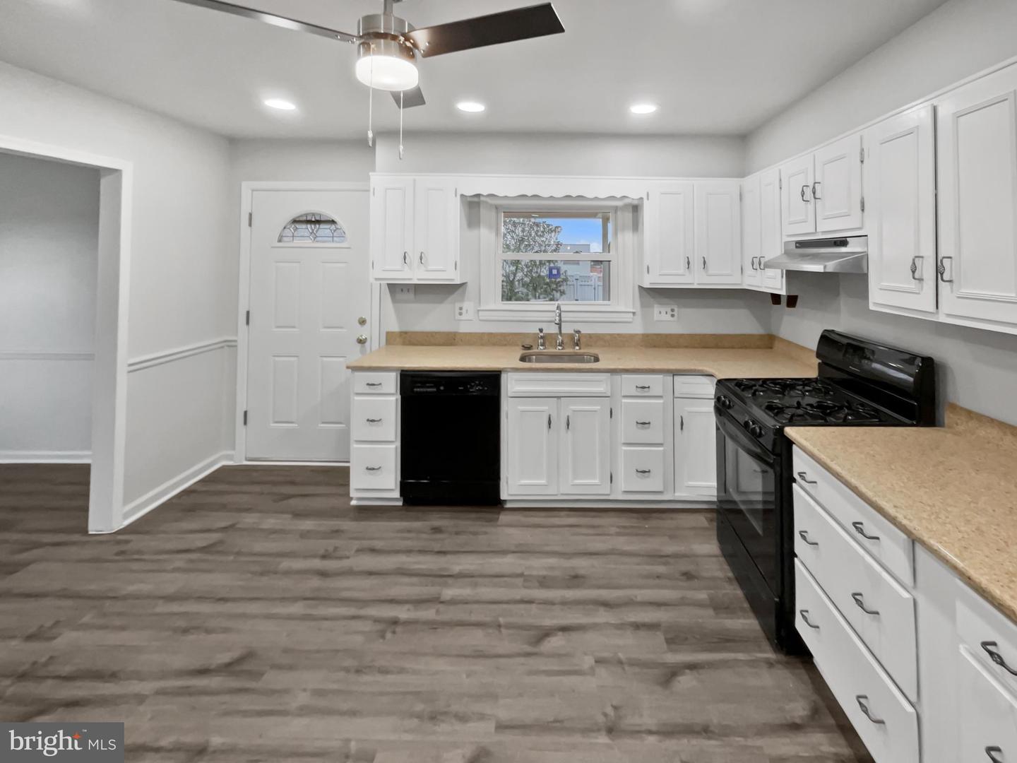723 N YORK RD, STERLING, Virginia 20164, 3 Bedrooms Bedrooms, ,2 BathroomsBathrooms,Residential,For sale,723 N YORK RD,VALO2092648 MLS # VALO2092648