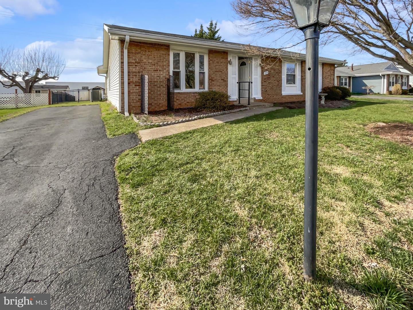 723 N YORK RD, STERLING, Virginia 20164, 3 Bedrooms Bedrooms, ,2 BathroomsBathrooms,Residential,For sale,723 N YORK RD,VALO2092648 MLS # VALO2092648