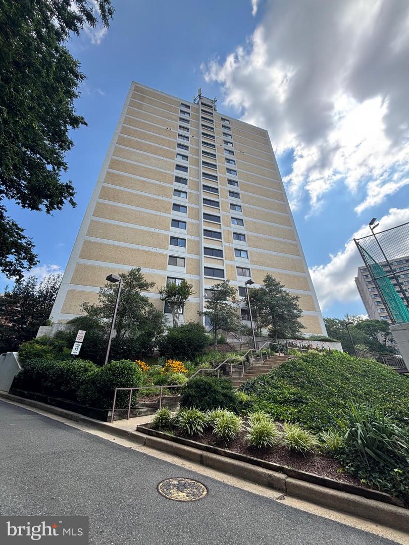 6101 EDSALL RD #1709, ALEXANDRIA, Virginia 22304, 1 Bedroom Bedrooms, ,1 BathroomBathrooms,Residential,For sale,6101 EDSALL RD #1709,VAAX2043526 MLS # VAAX2043526