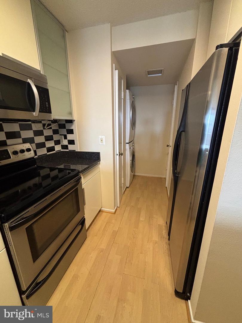 6101 EDSALL RD #1709, ALEXANDRIA, Virginia 22304, 1 Bedroom Bedrooms, ,1 BathroomBathrooms,Residential,For sale,6101 EDSALL RD #1709,VAAX2043526 MLS # VAAX2043526
