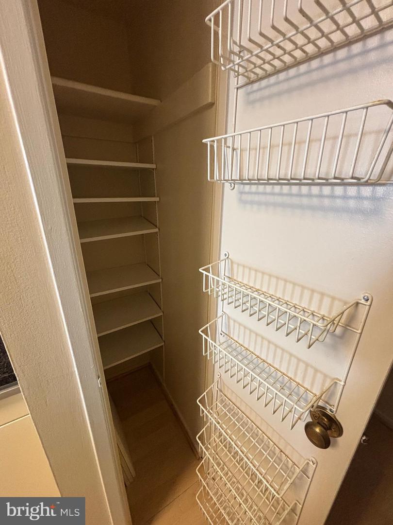 6101 EDSALL RD #1709, ALEXANDRIA, Virginia 22304, 1 Bedroom Bedrooms, ,1 BathroomBathrooms,Residential,For sale,6101 EDSALL RD #1709,VAAX2043526 MLS # VAAX2043526