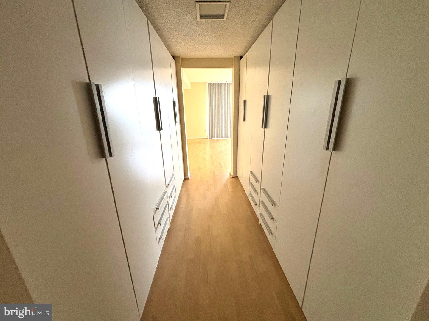 6101 EDSALL RD #1709, ALEXANDRIA, Virginia 22304, 1 Bedroom Bedrooms, ,1 BathroomBathrooms,Residential,For sale,6101 EDSALL RD #1709,VAAX2043526 MLS # VAAX2043526