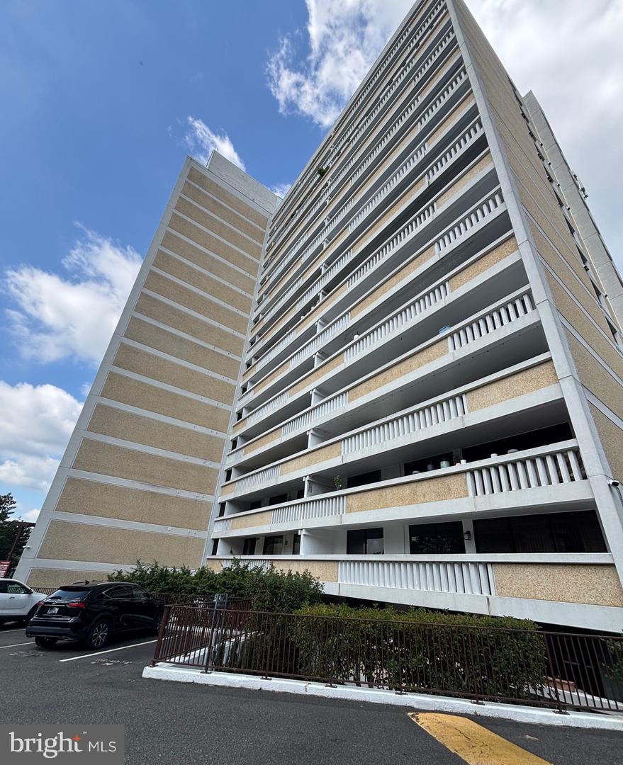 6101 EDSALL RD #1709, ALEXANDRIA, Virginia 22304, 1 Bedroom Bedrooms, ,1 BathroomBathrooms,Residential,For sale,6101 EDSALL RD #1709,VAAX2043526 MLS # VAAX2043526