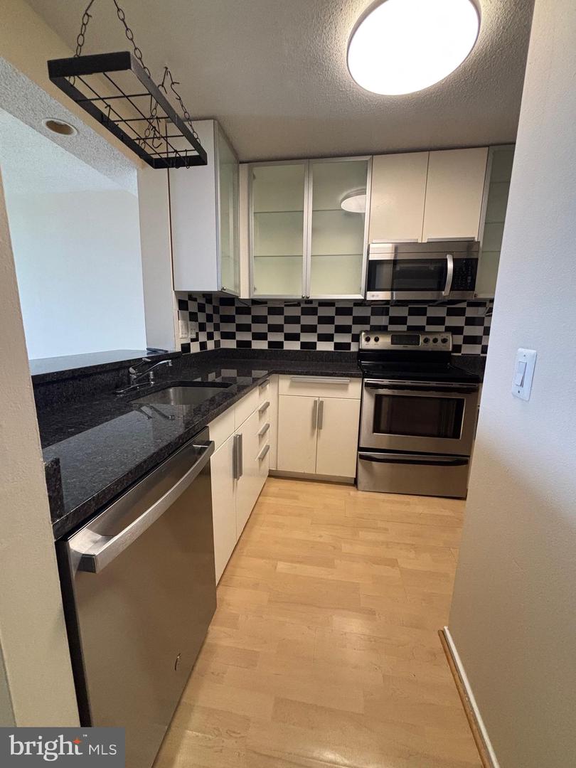6101 EDSALL RD #1709, ALEXANDRIA, Virginia 22304, 1 Bedroom Bedrooms, ,1 BathroomBathrooms,Residential,For sale,6101 EDSALL RD #1709,VAAX2043526 MLS # VAAX2043526