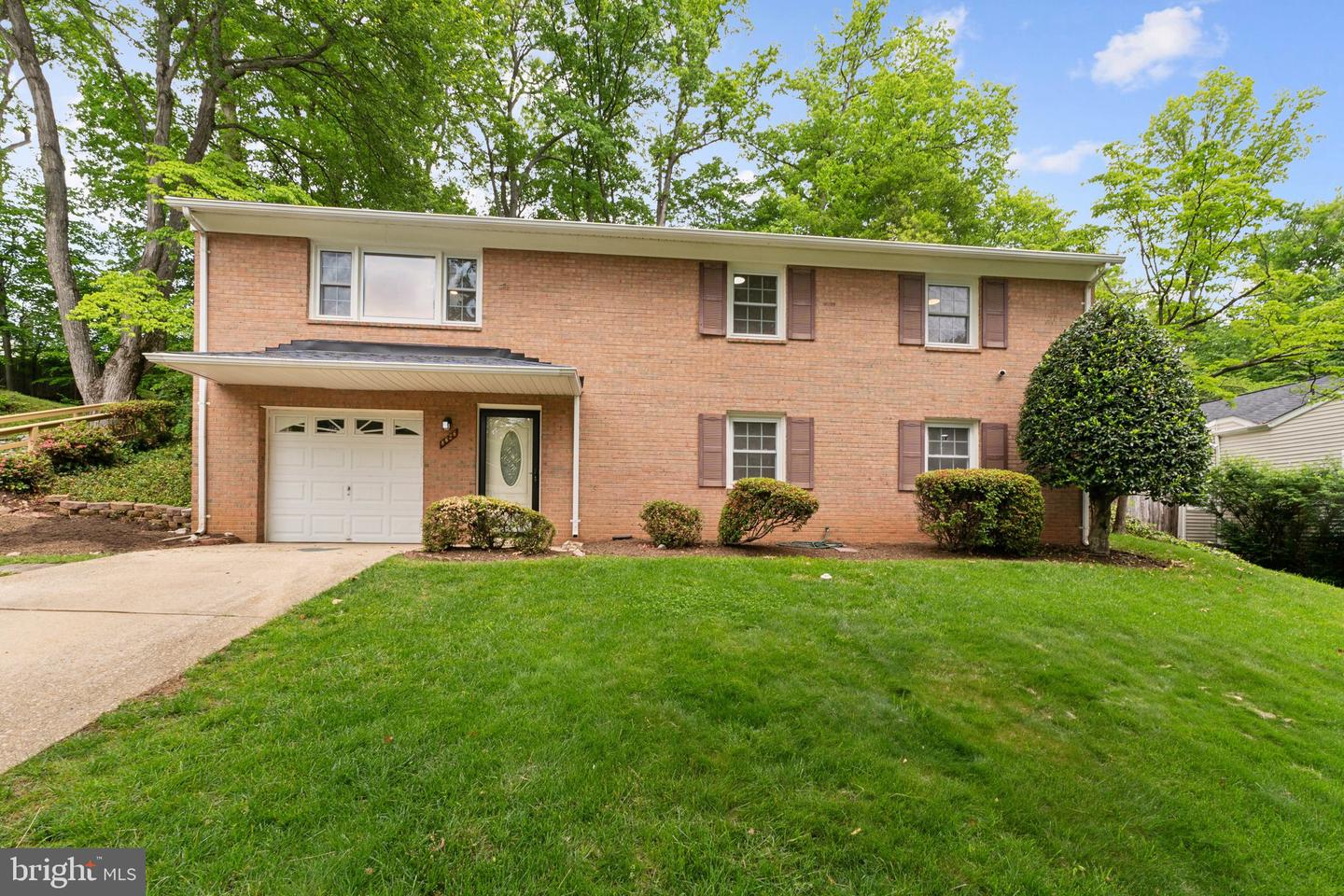8626 KERRY LN, SPRINGFIELD, Virginia 22152, 4 Bedrooms Bedrooms, ,2 BathroomsBathrooms,Residential,For sale,8626 KERRY LN,VAFX2235688 MLS # VAFX2235688
