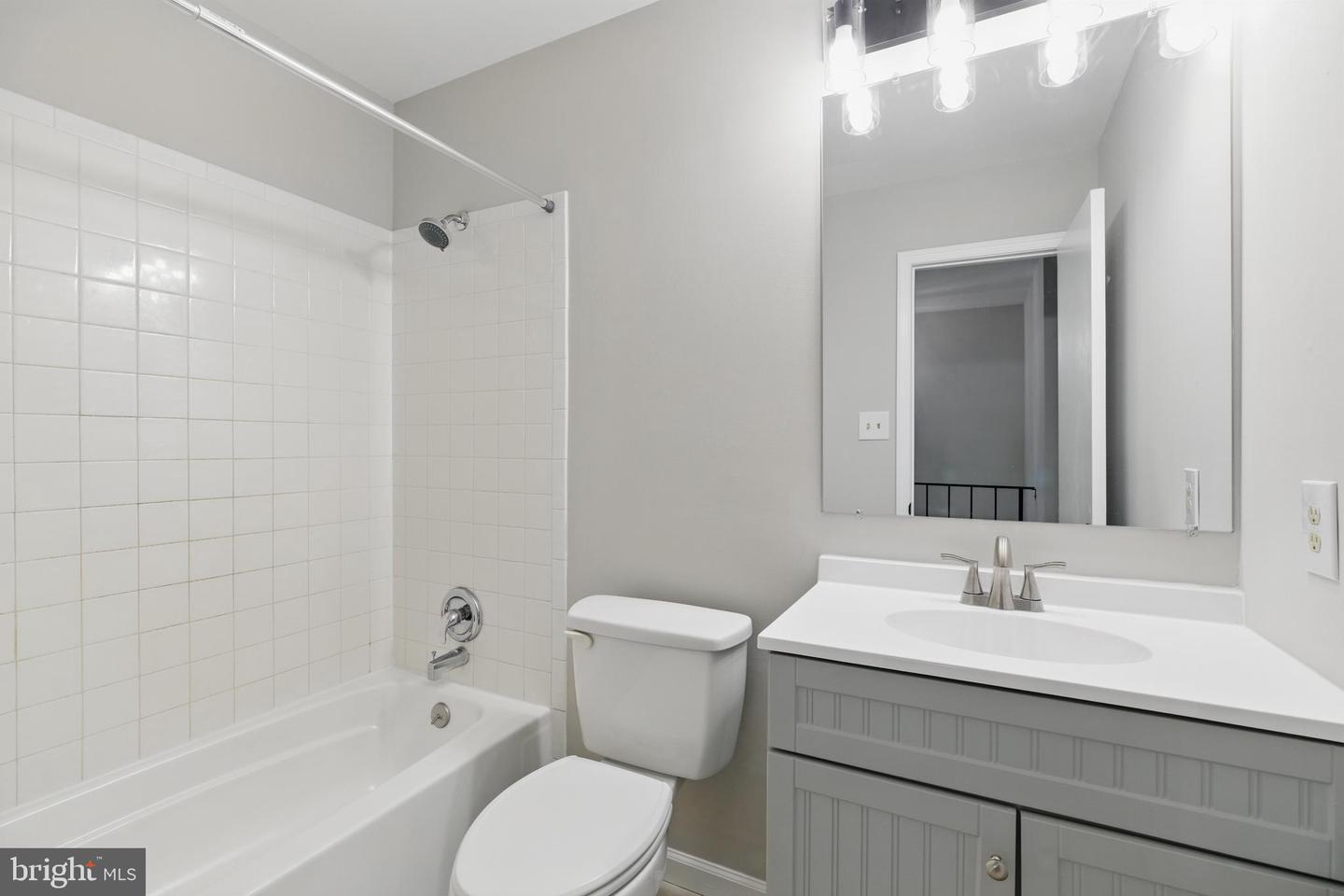 4038 SPRING RUN CT #7A, CHANTILLY, Virginia 20151, 3 Bedrooms Bedrooms, ,2 BathroomsBathrooms,Residential,For sale,4038 SPRING RUN CT #7A,VAFX2236936 MLS # VAFX2236936