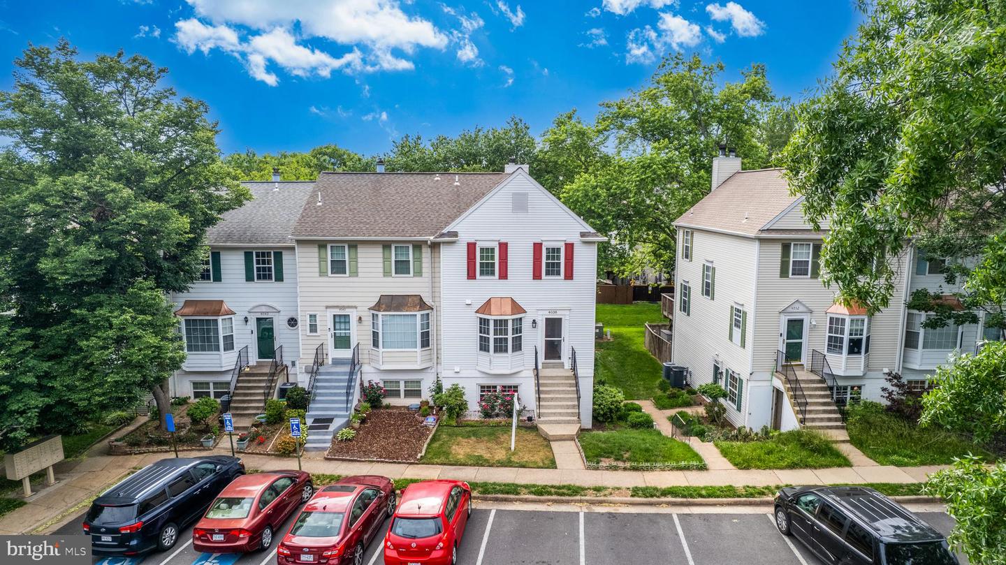 4038 SPRING RUN CT #7A, CHANTILLY, Virginia 20151, 3 Bedrooms Bedrooms, ,2 BathroomsBathrooms,Residential,For sale,4038 SPRING RUN CT #7A,VAFX2236936 MLS # VAFX2236936