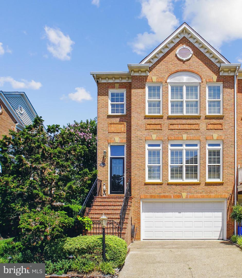 8512 BRENTHILL CT, VIENNA, Virginia 22182, 3 Bedrooms Bedrooms, ,3 BathroomsBathrooms,Residential,For sale,8512 BRENTHILL CT,VAFX2237466 MLS # VAFX2237466