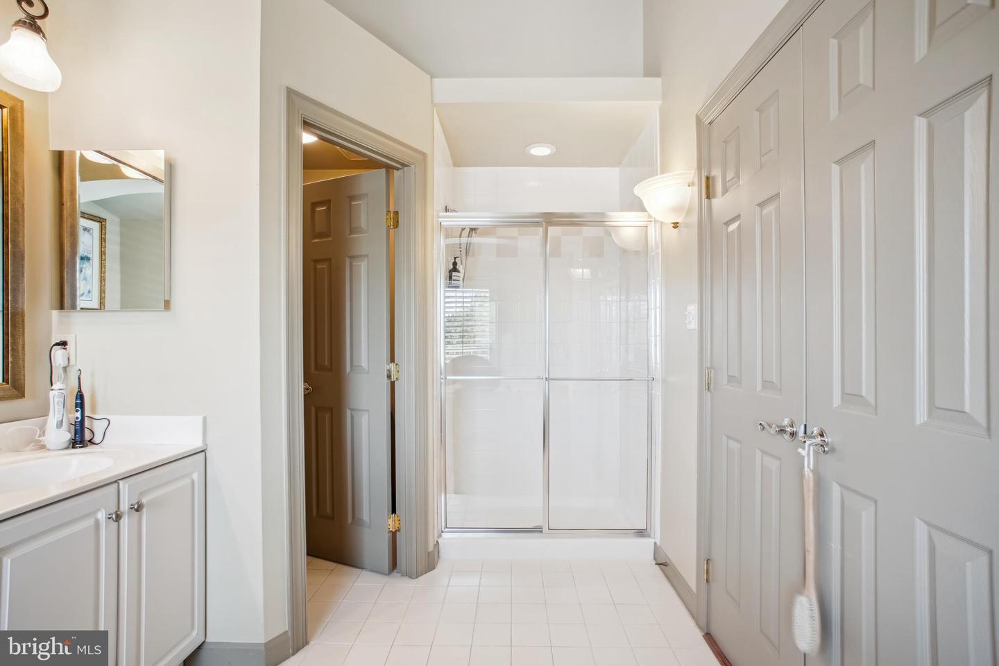 8512 BRENTHILL CT, VIENNA, Virginia 22182, 3 Bedrooms Bedrooms, ,3 BathroomsBathrooms,Residential,For sale,8512 BRENTHILL CT,VAFX2237466 MLS # VAFX2237466
