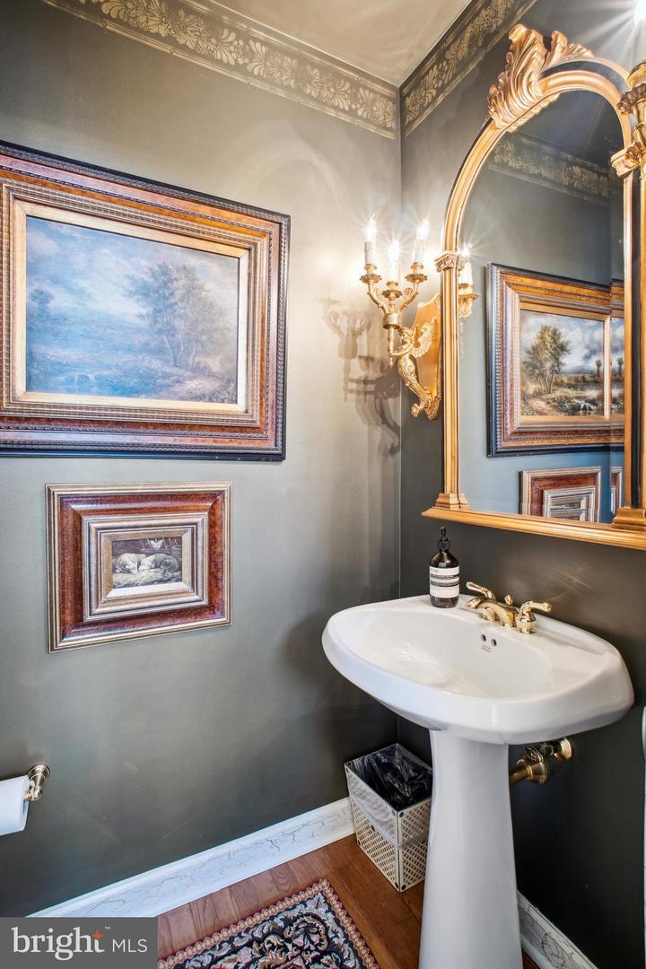 8512 BRENTHILL CT, VIENNA, Virginia 22182, 3 Bedrooms Bedrooms, ,3 BathroomsBathrooms,Residential,For sale,8512 BRENTHILL CT,VAFX2237466 MLS # VAFX2237466