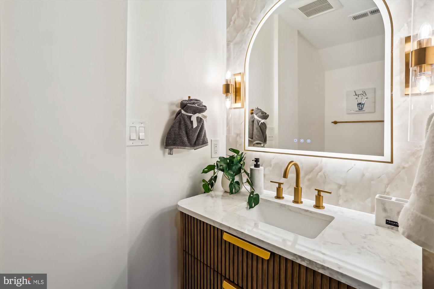 1832 FLORIDA AVE NW, WASHINGTON, District Of Columbia 20009, 3 Bedrooms Bedrooms, ,3 BathroomsBathrooms,Residential,For sale,1832 FLORIDA AVE NW,DCDC2198760 MLS # DCDC2198760