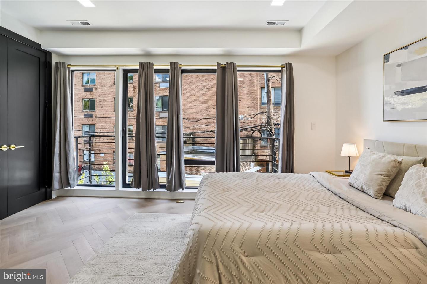 1832 FLORIDA AVE NW, WASHINGTON, District Of Columbia 20009, 3 Bedrooms Bedrooms, ,3 BathroomsBathrooms,Residential,For sale,1832 FLORIDA AVE NW,DCDC2198760 MLS # DCDC2198760