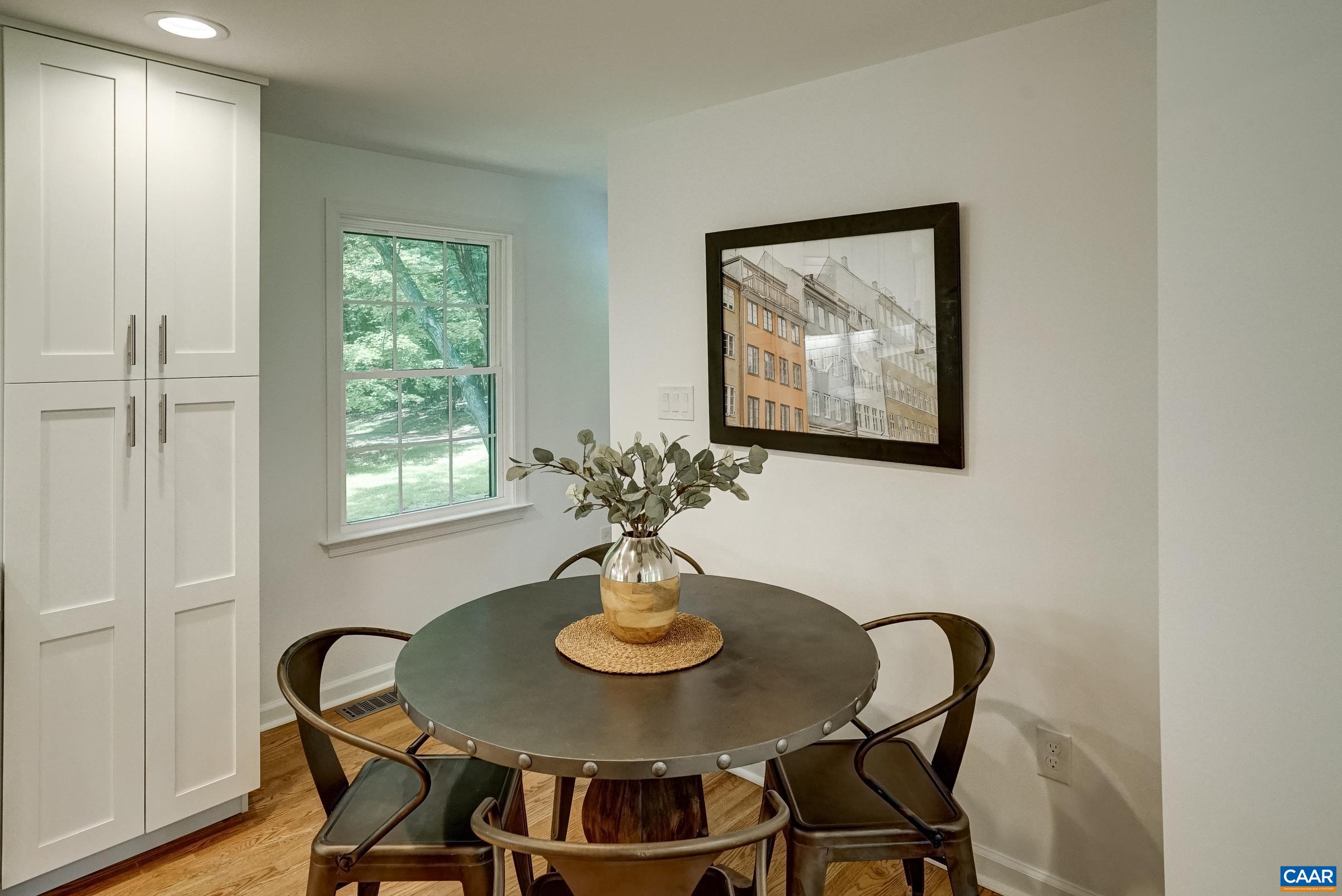 Dining area in the kitchen.