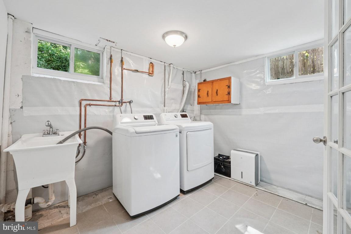 4065 TANEY AVE, ALEXANDRIA, Virginia 22304, 4 Bedrooms Bedrooms, 15 Rooms Rooms,3 BathroomsBathrooms,Residential,For sale,4065 TANEY AVE,VAAX2045404 MLS # VAAX2045404
