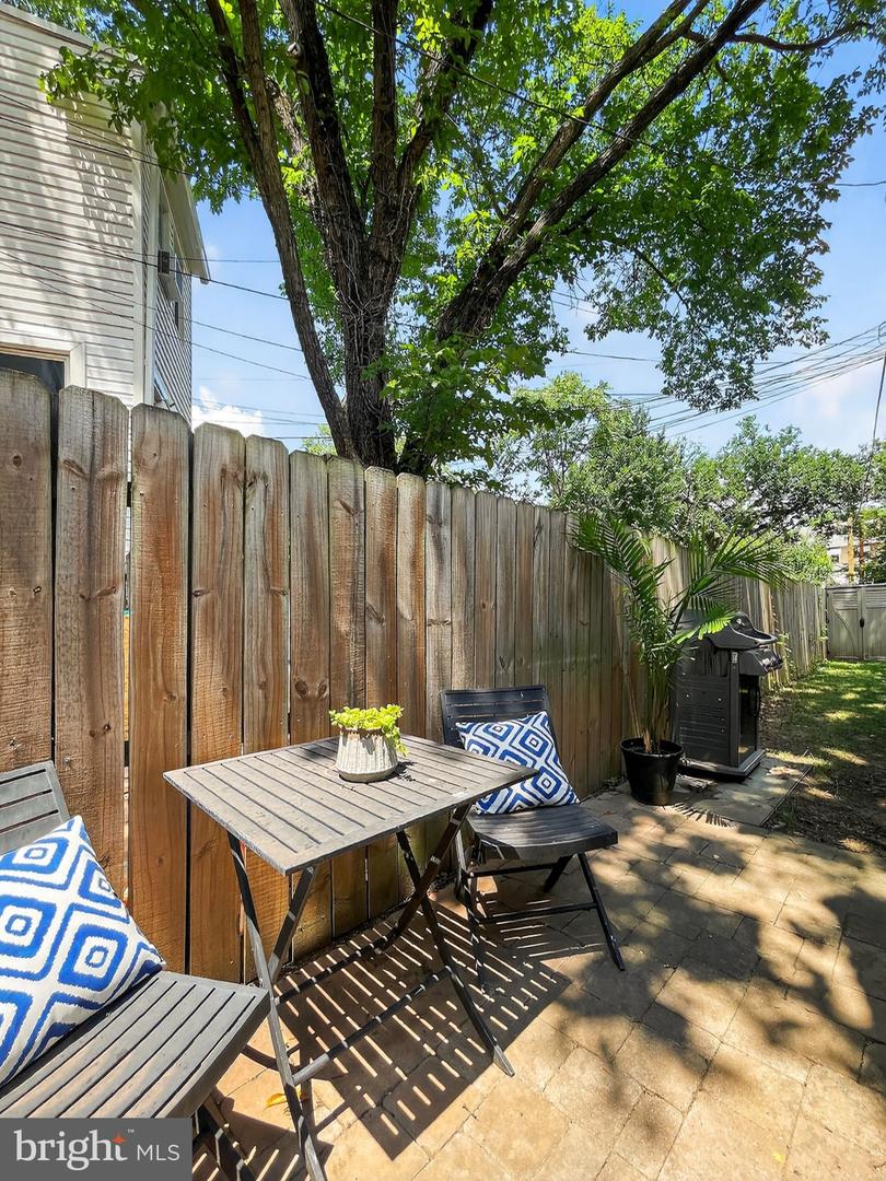 1616 G ST SE, WASHINGTON, District Of Columbia 20003, 2 Bedrooms Bedrooms, ,2 BathroomsBathrooms,Residential,For sale,1616 G ST SE,DCDC2201020 MLS # DCDC2201020