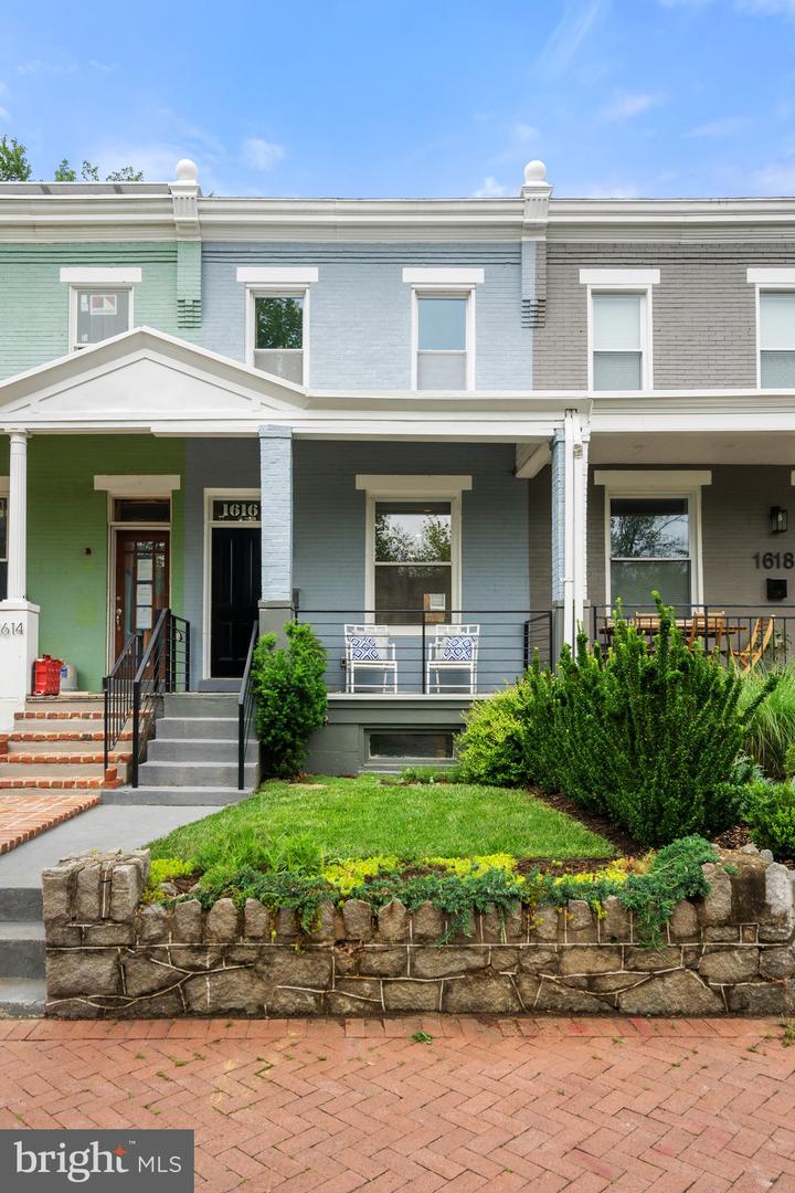 1616 G ST SE, WASHINGTON, District Of Columbia 20003, 2 Bedrooms Bedrooms, ,2 BathroomsBathrooms,Residential,For sale,1616 G ST SE,DCDC2201020 MLS # DCDC2201020