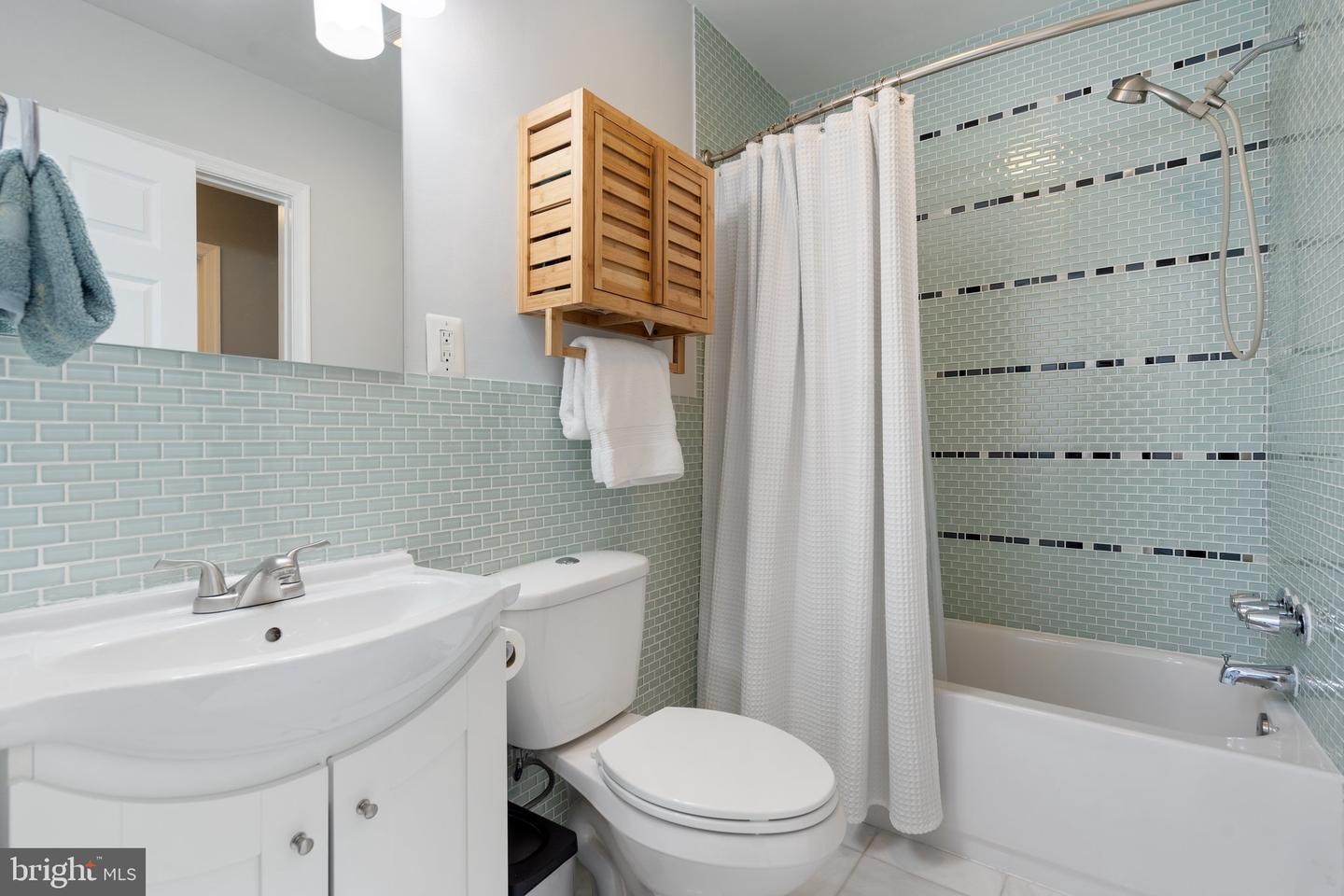 1616 G ST SE, WASHINGTON, District Of Columbia 20003, 2 Bedrooms Bedrooms, ,2 BathroomsBathrooms,Residential,For sale,1616 G ST SE,DCDC2201020 MLS # DCDC2201020