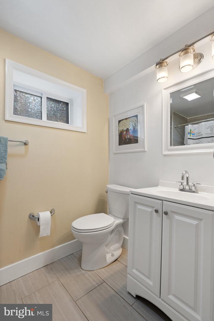 1616 G ST SE, WASHINGTON, District Of Columbia 20003, 2 Bedrooms Bedrooms, ,2 BathroomsBathrooms,Residential,For sale,1616 G ST SE,DCDC2201020 MLS # DCDC2201020