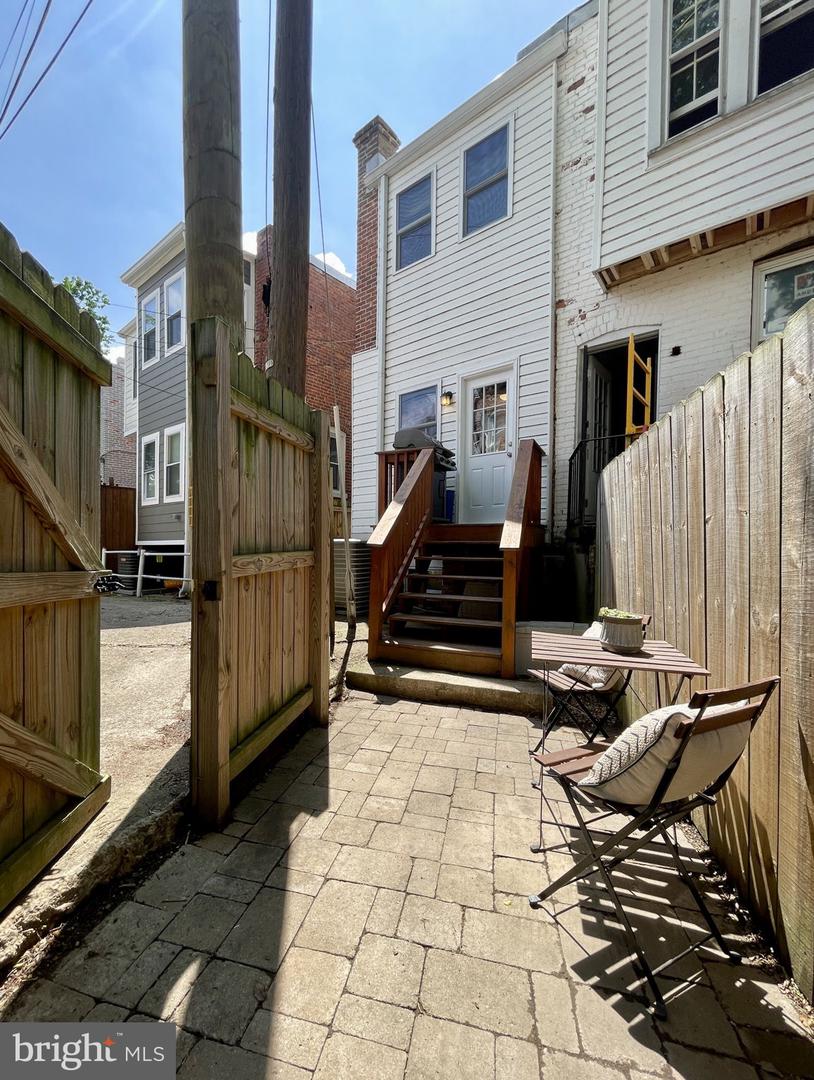 1616 G ST SE, WASHINGTON, District Of Columbia 20003, 2 Bedrooms Bedrooms, ,2 BathroomsBathrooms,Residential,For sale,1616 G ST SE,DCDC2201020 MLS # DCDC2201020