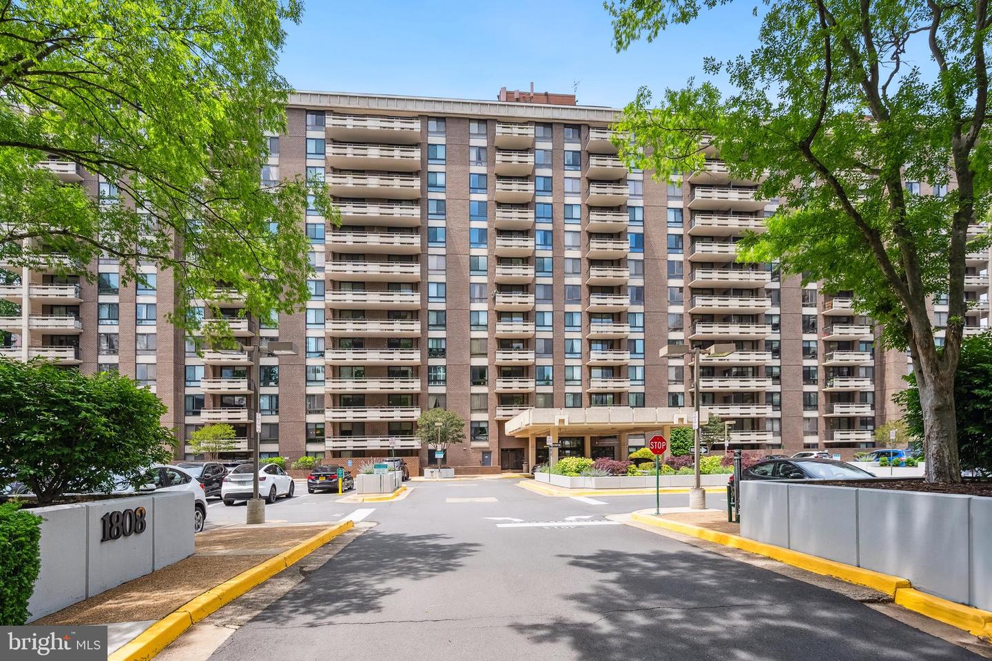 1808 OLD MEADOW RD #906, MCLEAN, Virginia 22102, 2 Bedrooms Bedrooms, ,2 BathroomsBathrooms,Residential,For sale,1808 OLD MEADOW RD #906,VAFX2242194 MLS # VAFX2242194