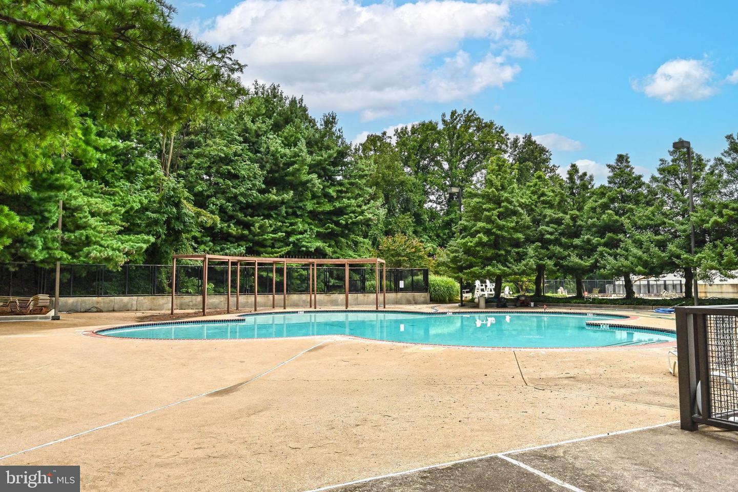 1808 OLD MEADOW RD #906, MCLEAN, Virginia 22102, 2 Bedrooms Bedrooms, ,2 BathroomsBathrooms,Residential,For sale,1808 OLD MEADOW RD #906,VAFX2242194 MLS # VAFX2242194