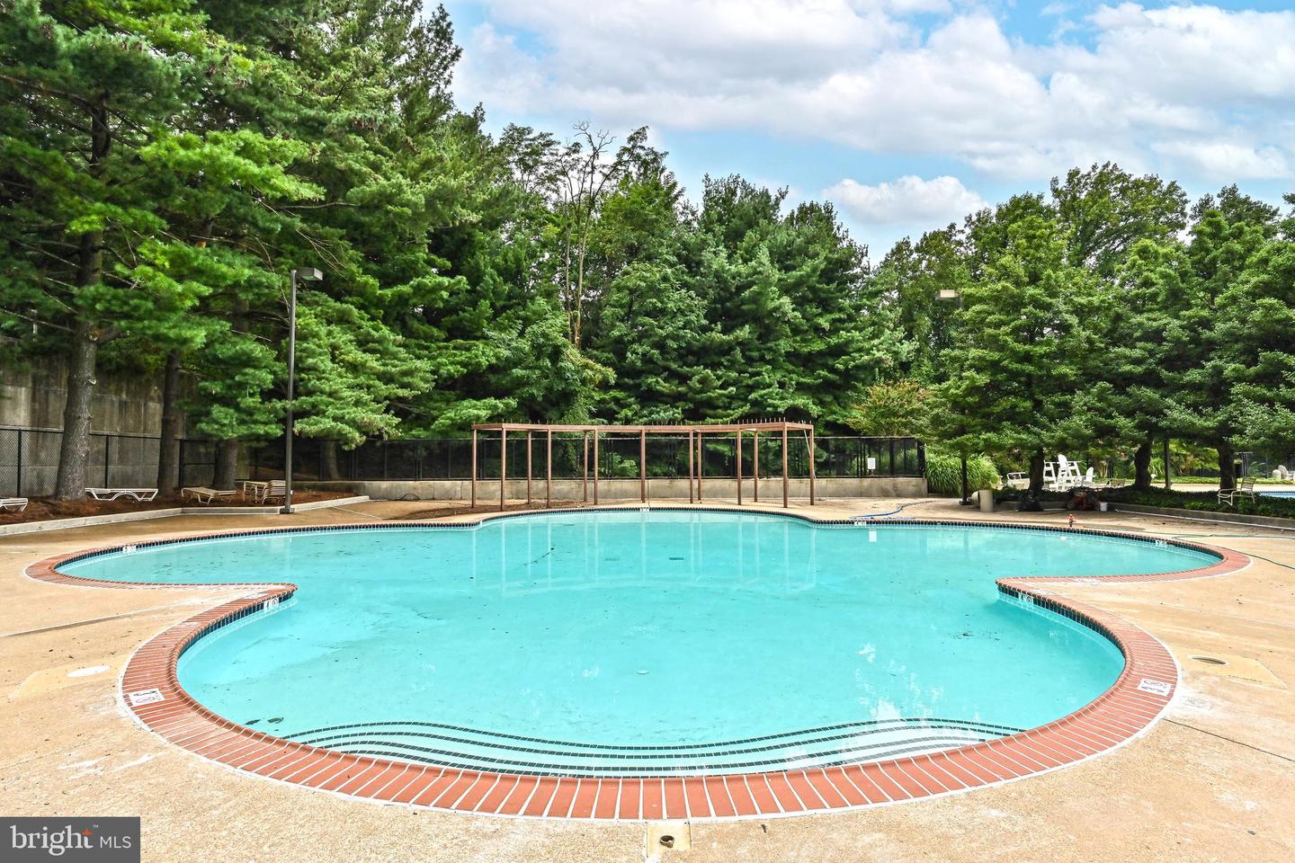 1808 OLD MEADOW RD #906, MCLEAN, Virginia 22102, 2 Bedrooms Bedrooms, ,2 BathroomsBathrooms,Residential,For sale,1808 OLD MEADOW RD #906,VAFX2242194 MLS # VAFX2242194