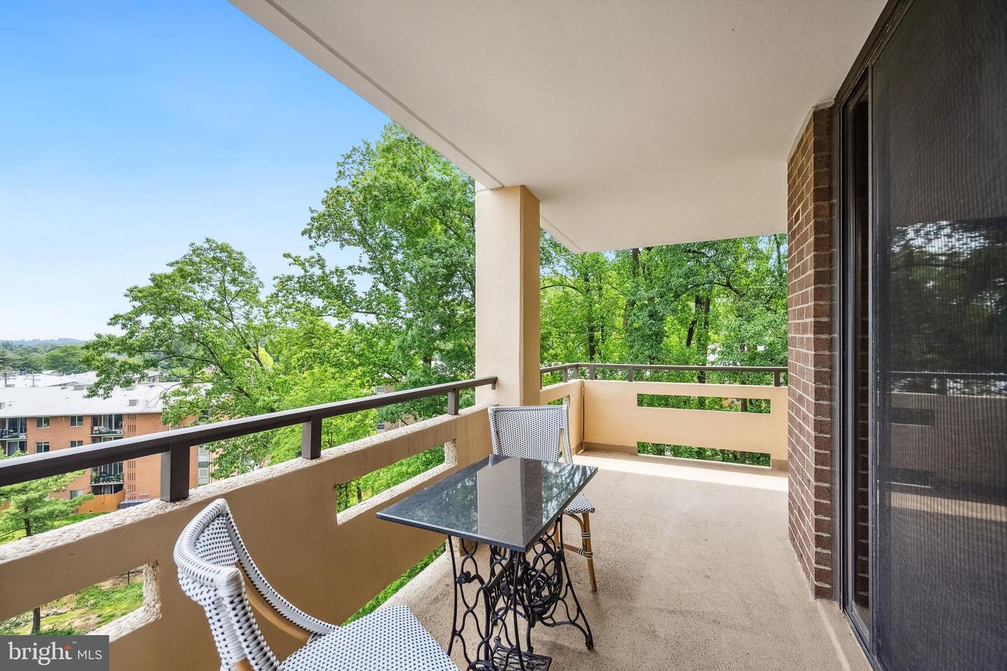 1808 OLD MEADOW RD #906, MCLEAN, Virginia 22102, 2 Bedrooms Bedrooms, ,2 BathroomsBathrooms,Residential,For sale,1808 OLD MEADOW RD #906,VAFX2242194 MLS # VAFX2242194