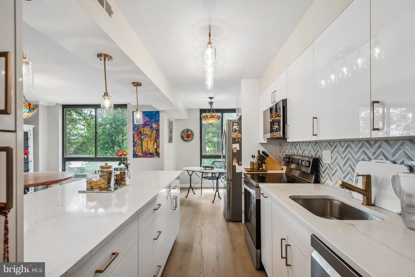 1808 OLD MEADOW RD #906, MCLEAN, Virginia 22102, 2 Bedrooms Bedrooms, ,2 BathroomsBathrooms,Residential,For sale,1808 OLD MEADOW RD #906,VAFX2242194 MLS # VAFX2242194
