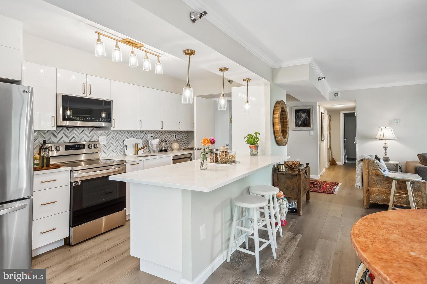 1808 OLD MEADOW RD #906, MCLEAN, Virginia 22102, 2 Bedrooms Bedrooms, ,2 BathroomsBathrooms,Residential,For sale,1808 OLD MEADOW RD #906,VAFX2242194 MLS # VAFX2242194