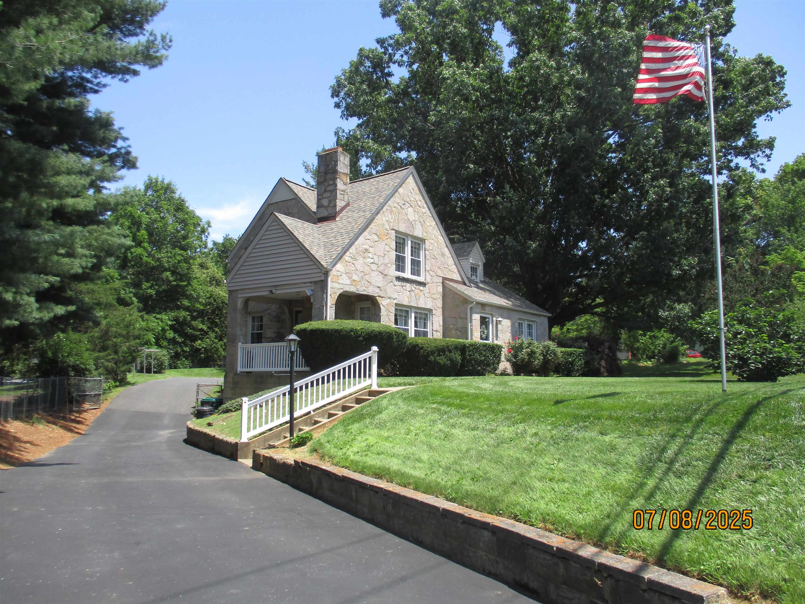 835 ROSSER AVE, WAYNESBORO, Virginia 22980, 4 Bedrooms Bedrooms, ,2 BathroomsBathrooms,Residential,835 ROSSER AVE,666649 MLS # 666649