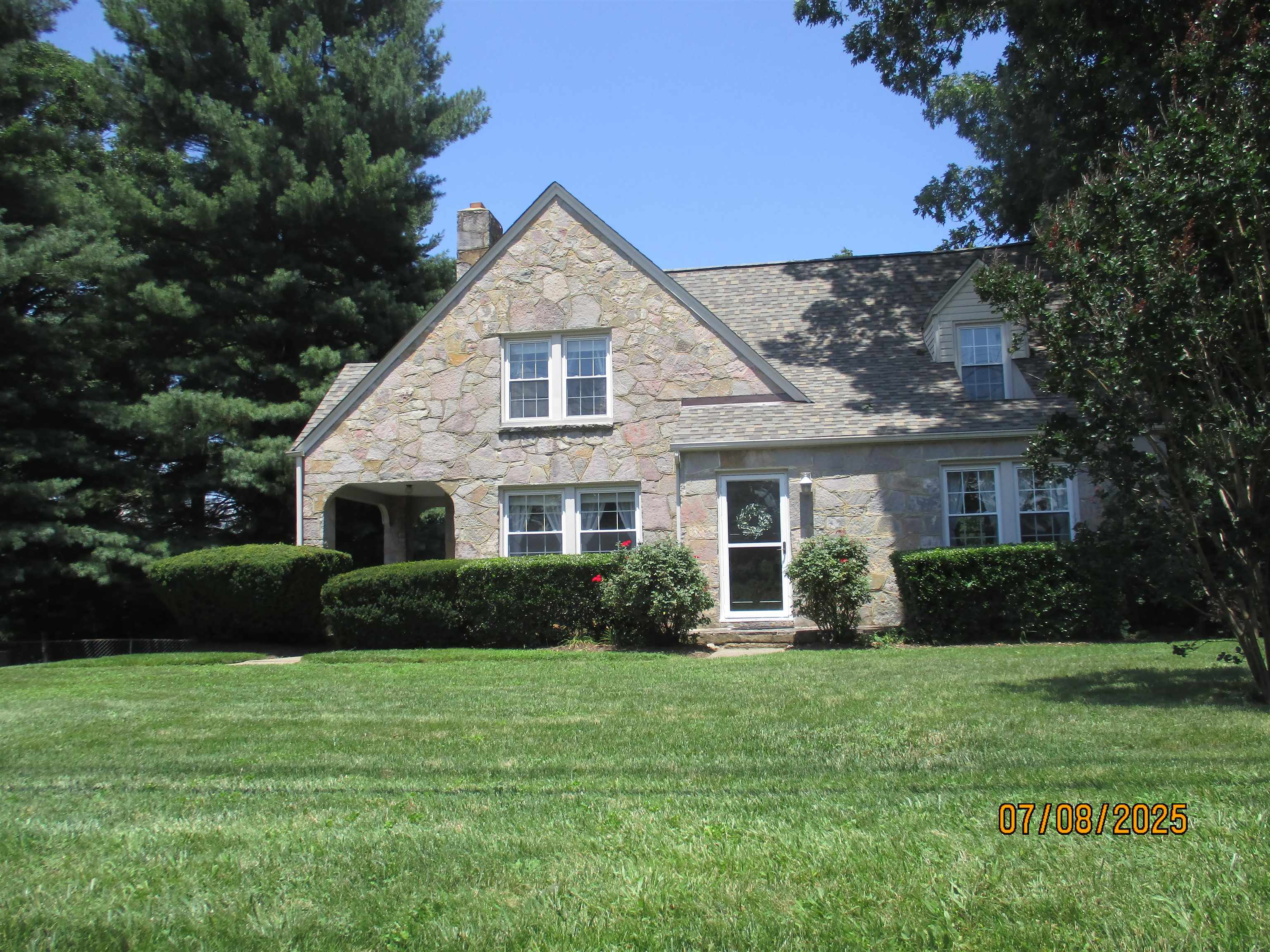 835 ROSSER AVE, WAYNESBORO, Virginia 22980, 4 Bedrooms Bedrooms, ,2 BathroomsBathrooms,Residential,835 ROSSER AVE,666649 MLS # 666649