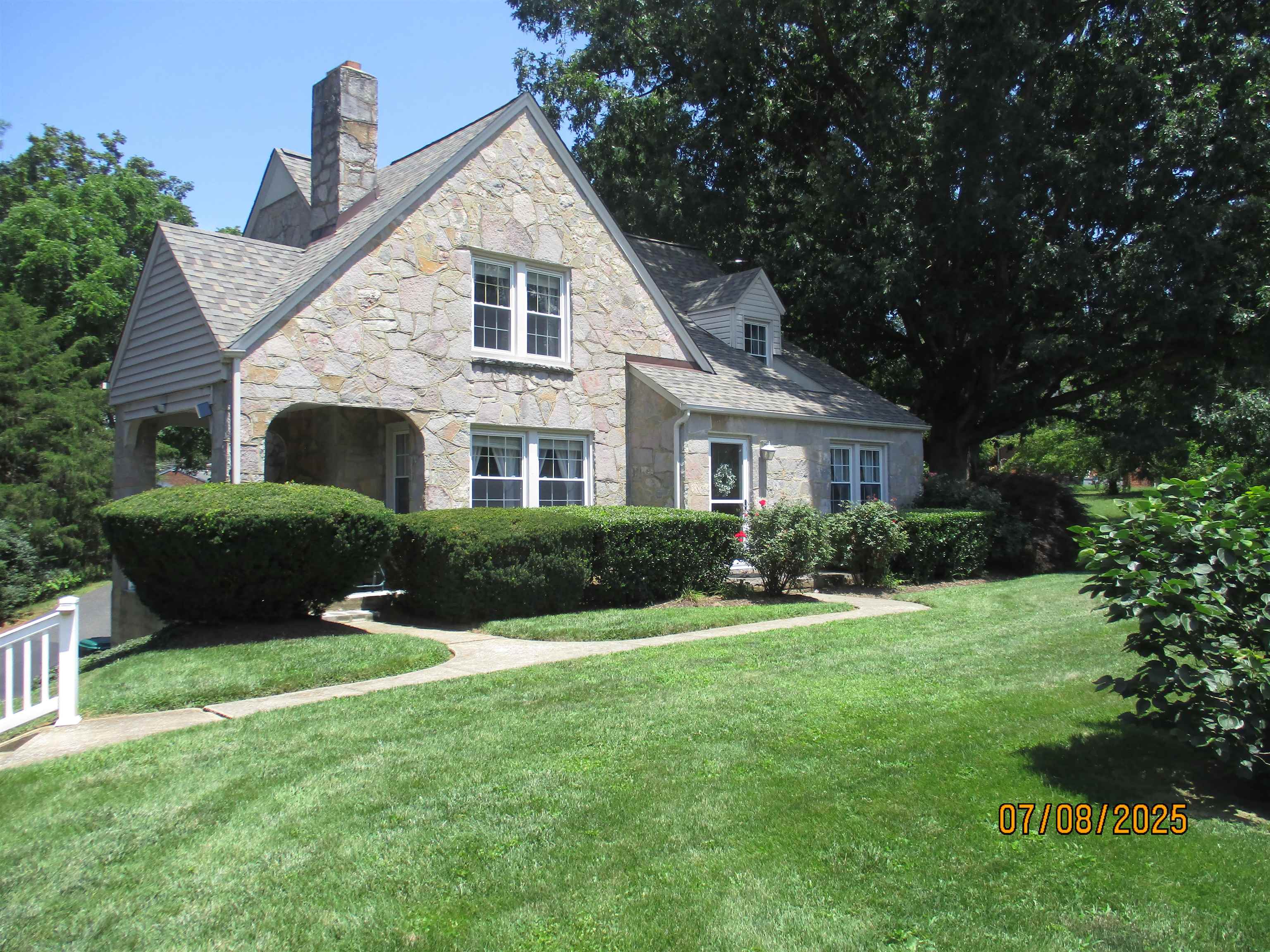 835 ROSSER AVE, WAYNESBORO, Virginia 22980, 4 Bedrooms Bedrooms, ,2 BathroomsBathrooms,Residential,835 ROSSER AVE,666649 MLS # 666649