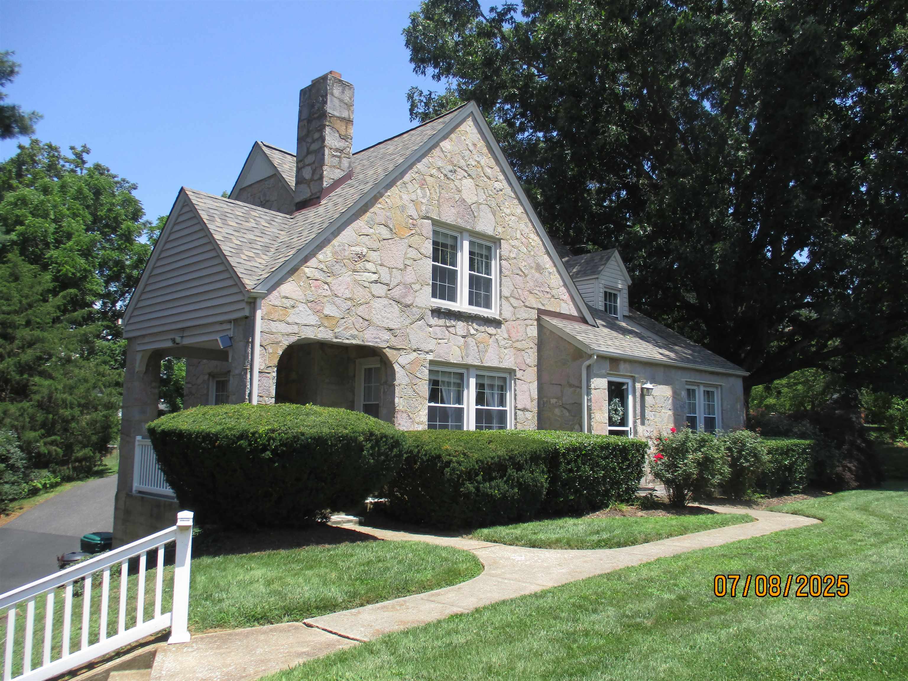 835 ROSSER AVE, WAYNESBORO, Virginia 22980, 4 Bedrooms Bedrooms, ,2 BathroomsBathrooms,Residential,835 ROSSER AVE,666649 MLS # 666649