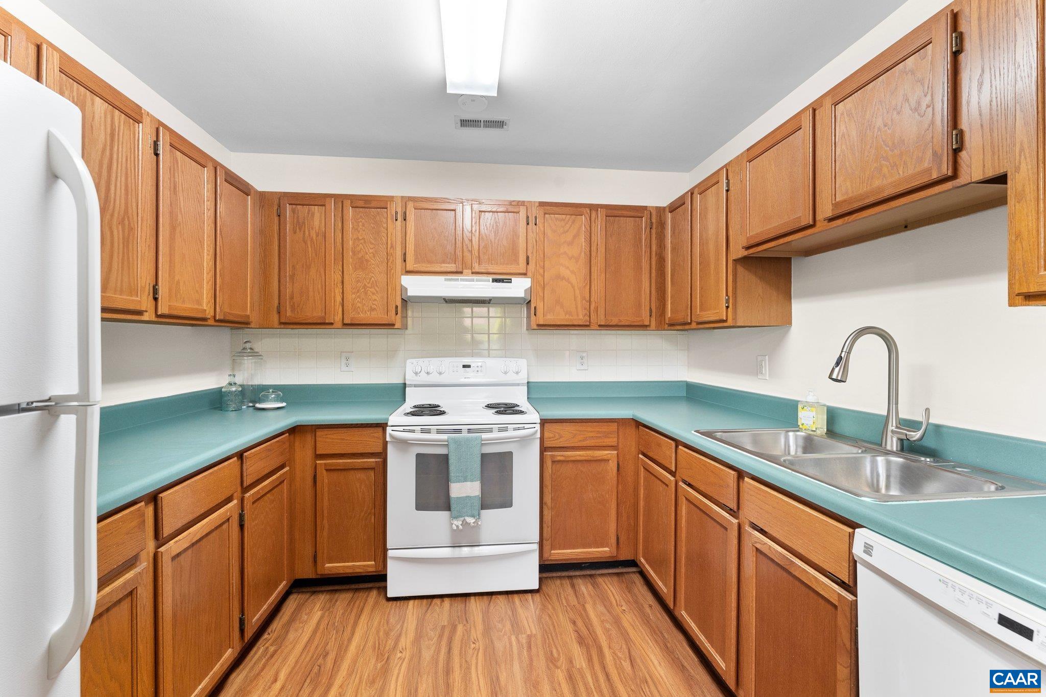 941 WARWICK CT, CHARLOTTESVILLE, Virginia 22901, 3 Bedrooms Bedrooms, ,2 BathroomsBathrooms,Residential,941 WARWICK CT,666651 MLS # 666651