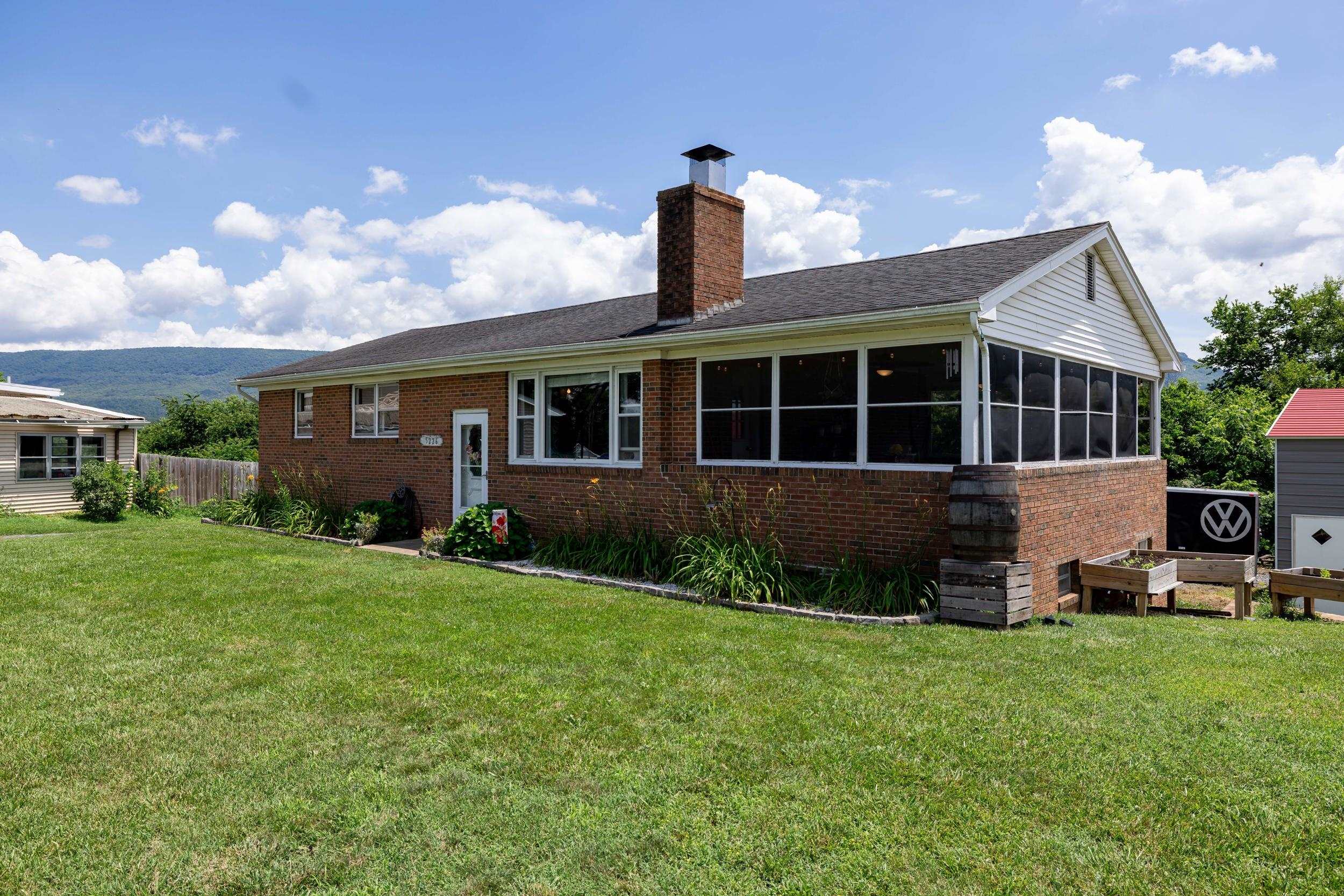 5226 DOGWOOD DR, MOUNT JACKSON, Virginia 22842, 4 Bedrooms Bedrooms, ,2 BathroomsBathrooms,Residential,5226 DOGWOOD DR,666652 MLS # 666652