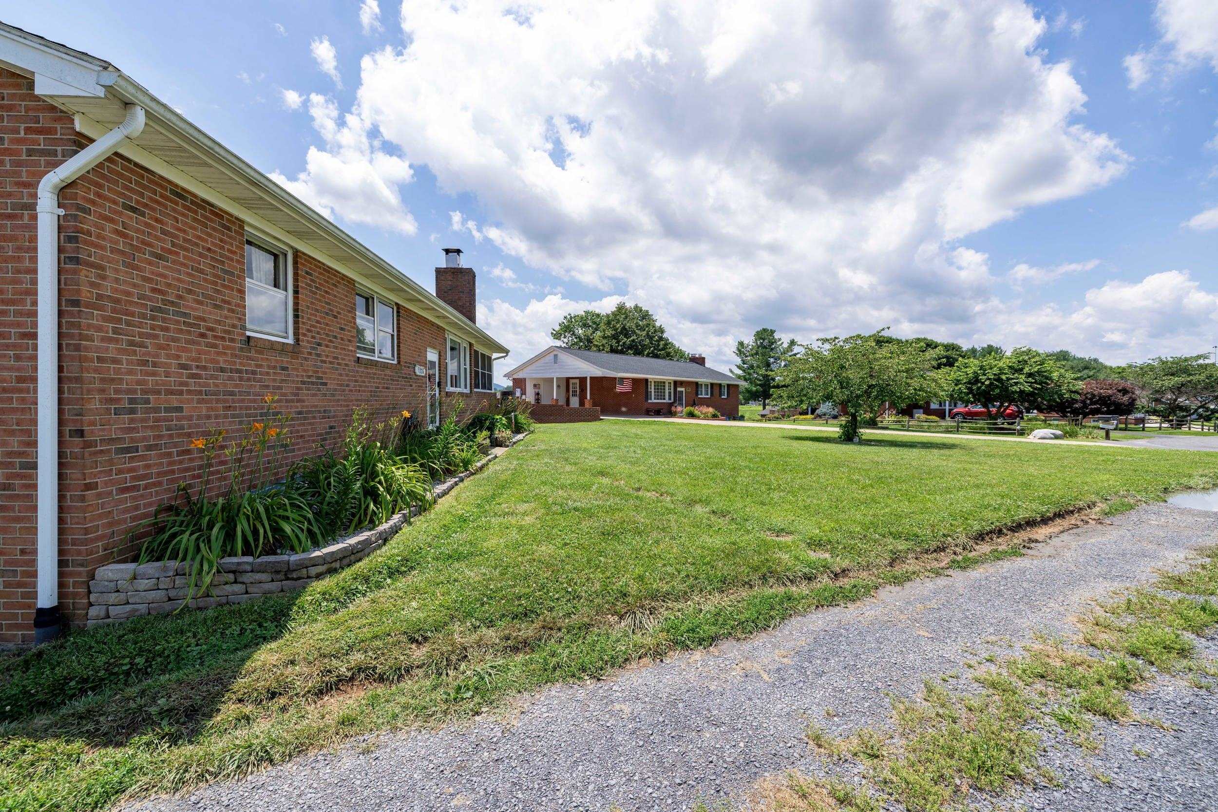 5226 DOGWOOD DR, MOUNT JACKSON, Virginia 22842, 4 Bedrooms Bedrooms, ,2 BathroomsBathrooms,Residential,5226 DOGWOOD DR,666652 MLS # 666652