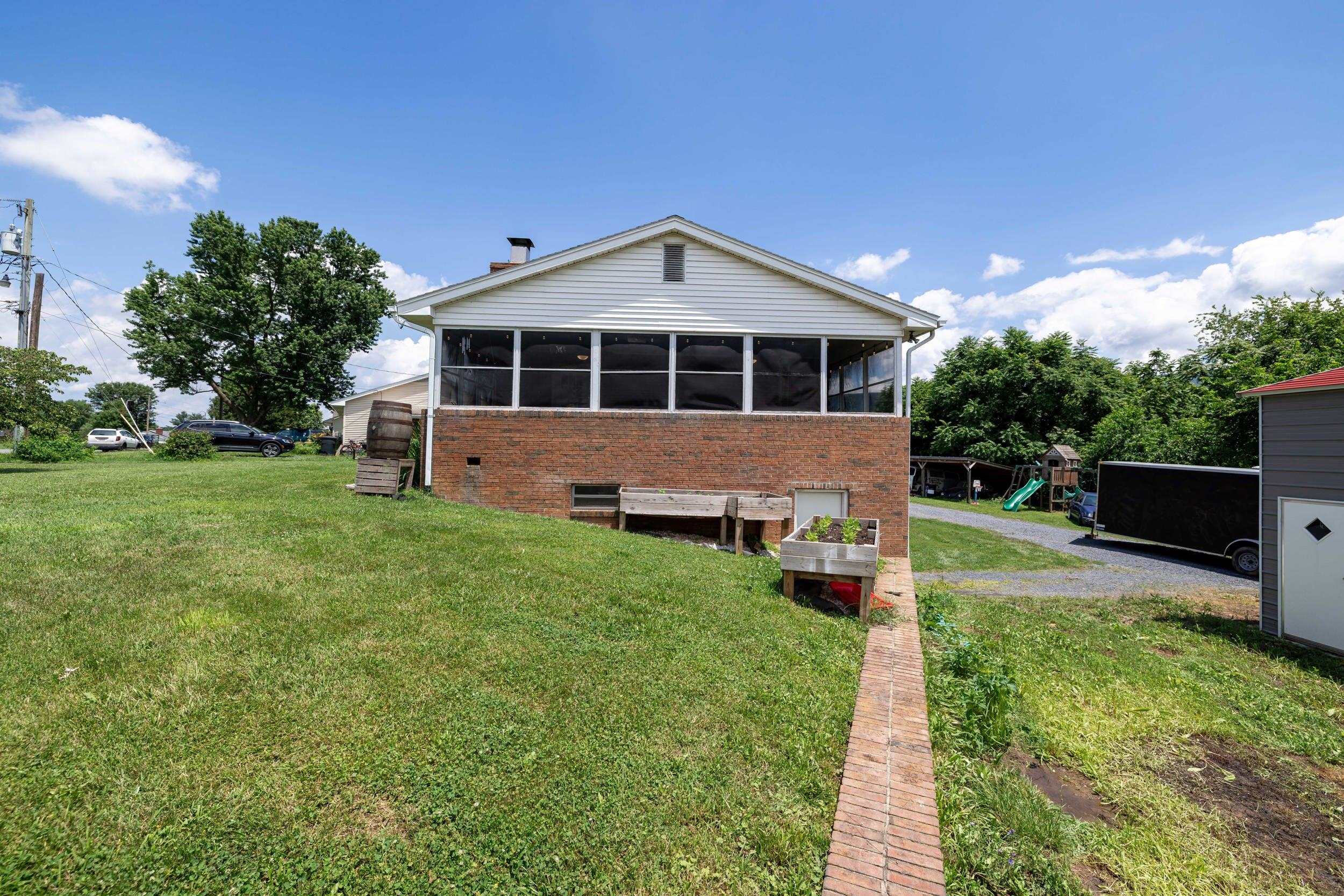 5226 DOGWOOD DR, MOUNT JACKSON, Virginia 22842, 4 Bedrooms Bedrooms, ,2 BathroomsBathrooms,Residential,5226 DOGWOOD DR,666652 MLS # 666652