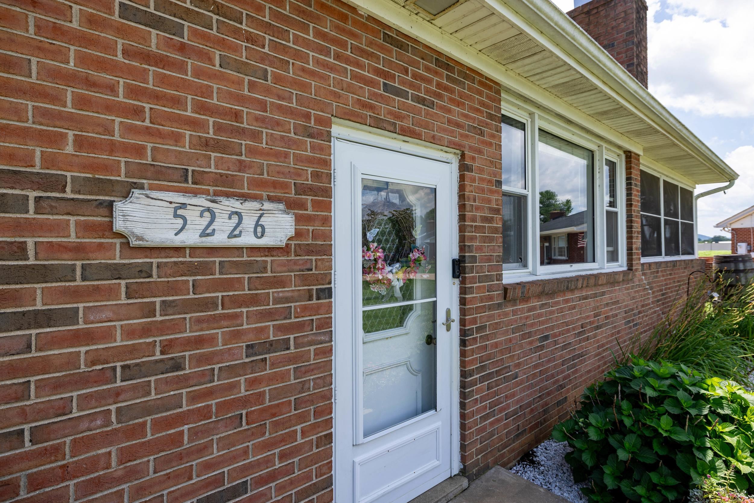 5226 DOGWOOD DR, MOUNT JACKSON, Virginia 22842, 4 Bedrooms Bedrooms, ,2 BathroomsBathrooms,Residential,5226 DOGWOOD DR,666652 MLS # 666652