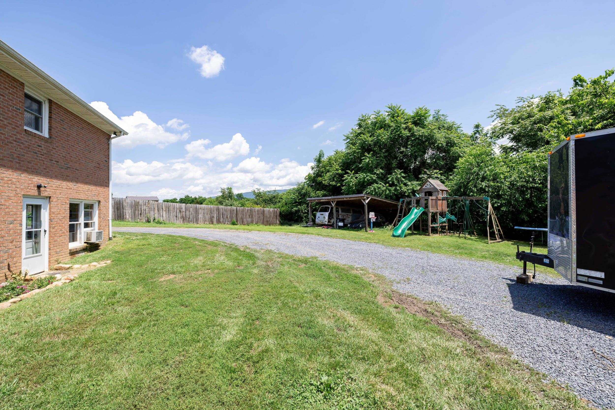 5226 DOGWOOD DR, MOUNT JACKSON, Virginia 22842, 4 Bedrooms Bedrooms, ,2 BathroomsBathrooms,Residential,5226 DOGWOOD DR,666652 MLS # 666652