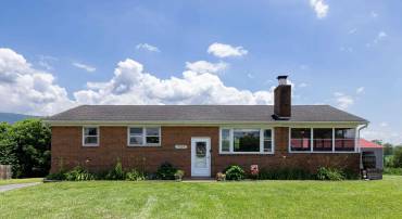 5226 DOGWOOD DR, MOUNT JACKSON, Virginia 22842, 4 Bedrooms Bedrooms, ,2 BathroomsBathrooms,Residential,5226 DOGWOOD DR,666652 MLS # 666652