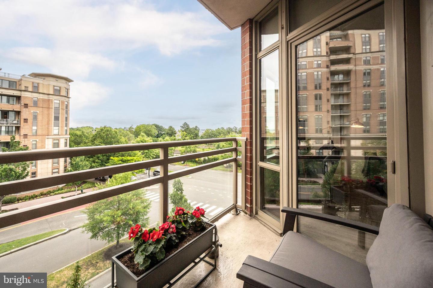 3650 S GLEBE RD #450, ARLINGTON, Virginia 22202, 1 Bedroom Bedrooms, ,1 BathroomBathrooms,Residential,For sale,3650 S GLEBE RD #450,VAAR2058014 MLS # VAAR2058014