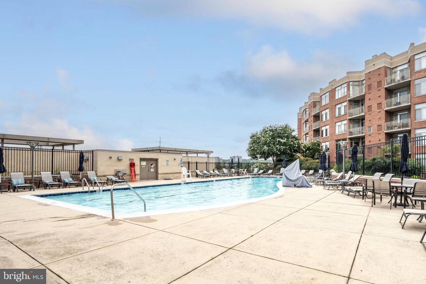 3650 S GLEBE RD #450, ARLINGTON, Virginia 22202, 1 Bedroom Bedrooms, ,1 BathroomBathrooms,Residential,For sale,3650 S GLEBE RD #450,VAAR2058014 MLS # VAAR2058014