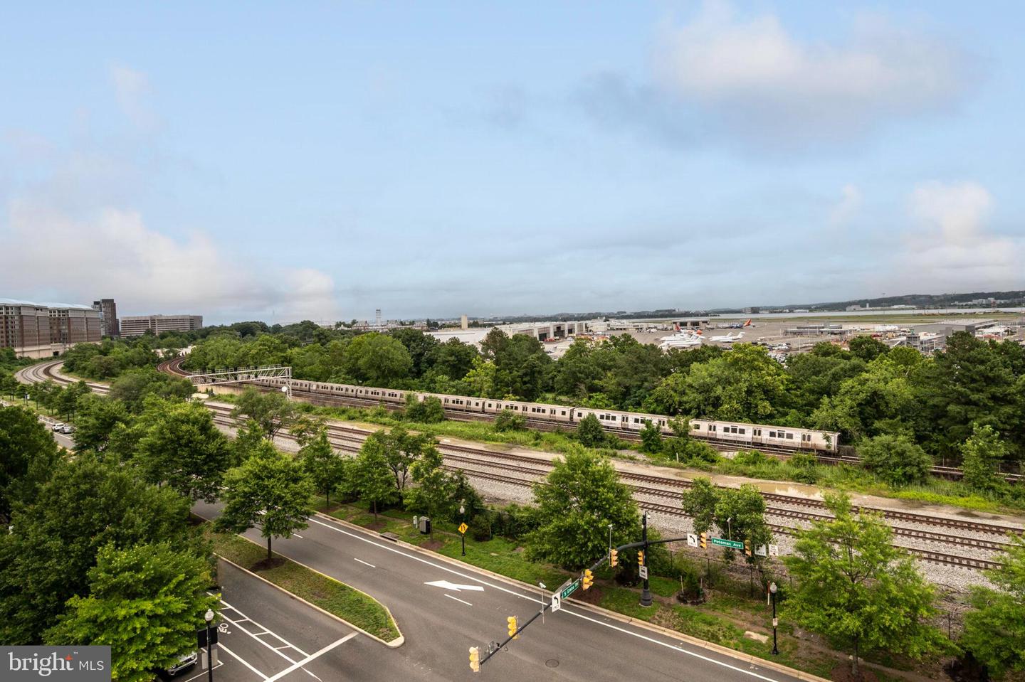 3650 S GLEBE RD #450, ARLINGTON, Virginia 22202, 1 Bedroom Bedrooms, ,1 BathroomBathrooms,Residential,For sale,3650 S GLEBE RD #450,VAAR2058014 MLS # VAAR2058014
